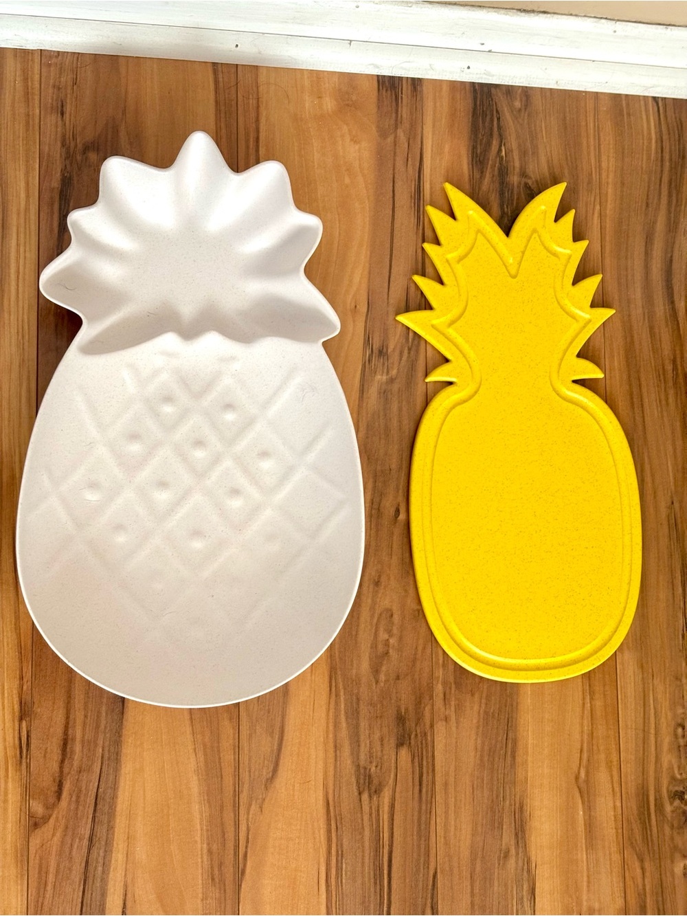 New Target Sun Squad White and Yellow Pineapple Party Serving bowl Set